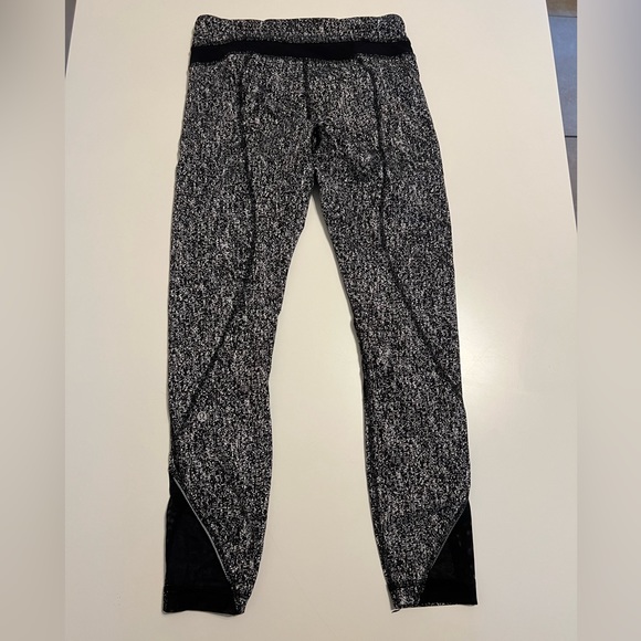 Lululemon | Inspire Tight II | Size 6 - Picture 11 of 11